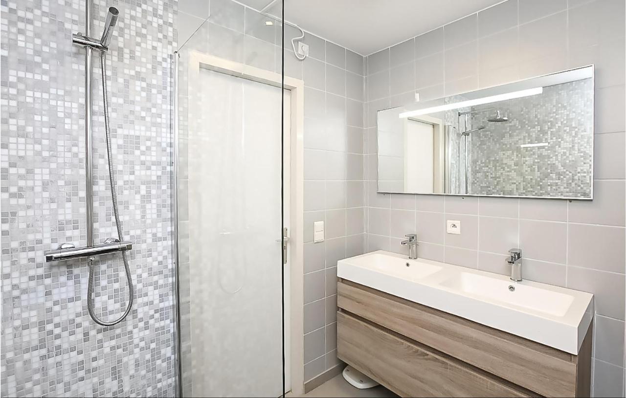 Amazing Apartment In Oostende With House Sea View Bagian luar foto